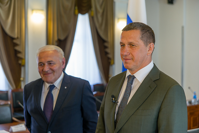 Полпред президента в ДВФО подчеркнул, что агропромышлеенный парк будет необходим для обеспечения внутреннего рынка Колымы, Фото с места события собственное