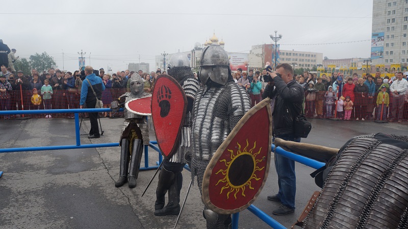 Скоро в бой, Фото с места события собственное