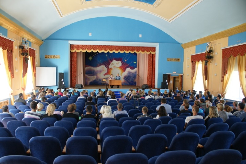 Беседа с новоприбывшими, Фото с места события из других источников