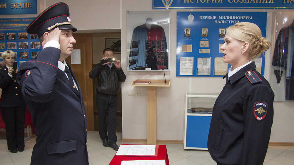 Слушатели центра профессиональной подготовки магаданского областного УМВД приняли присягу, Фото с места события из других источников