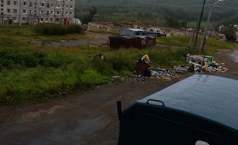 Мусорные баки на Авиационной, Фото с места события из других источников