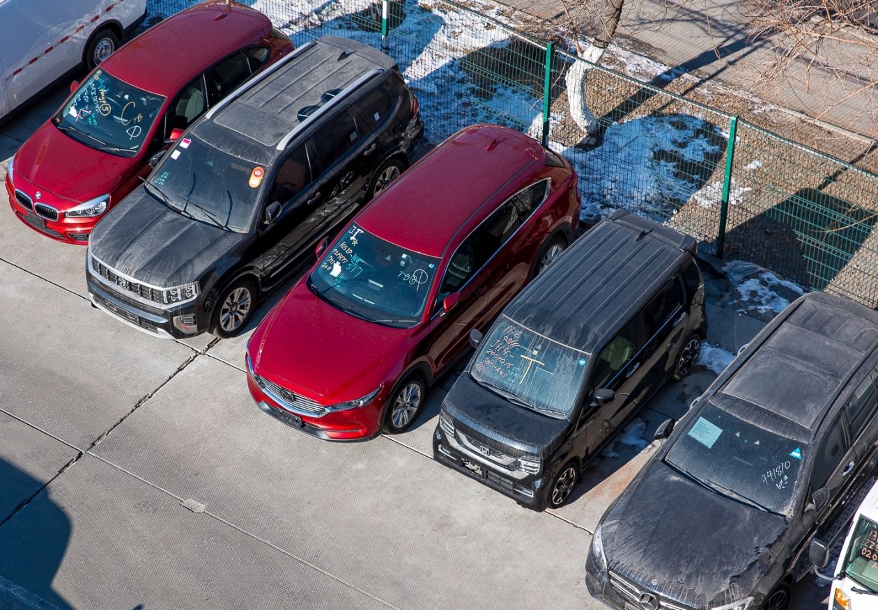 Праворульные автомобили в порту Владивосток Илья Аверьянов, ИА PrimaMedia