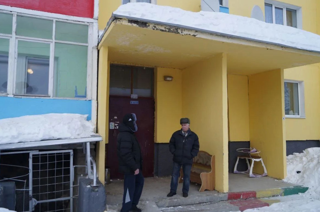 магаданский Центр поддержки семей участников СВО проводит осмотр подъездов Источник