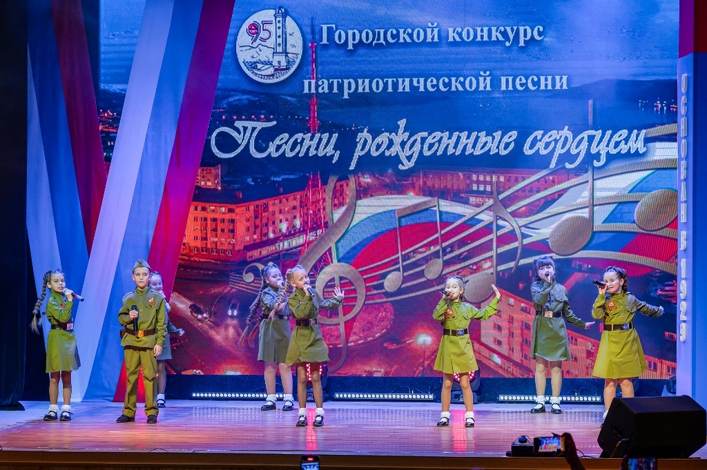 День защитника Отечества в Магадане: военно-патриотическая выставка, возложение, концерты Источник