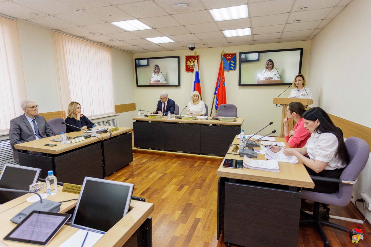 Комитет по госстроительству и местному самоуправлению рассмотрел 9 вопросов Источник