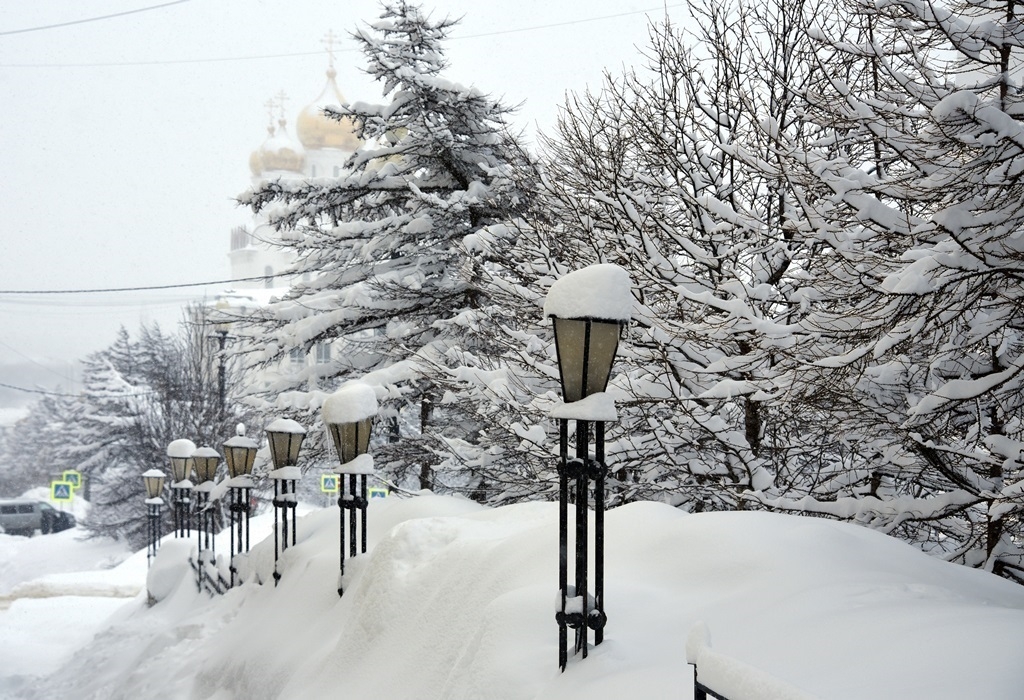 Магаданцам напомнили о возможном сходе снега с крыш Источник