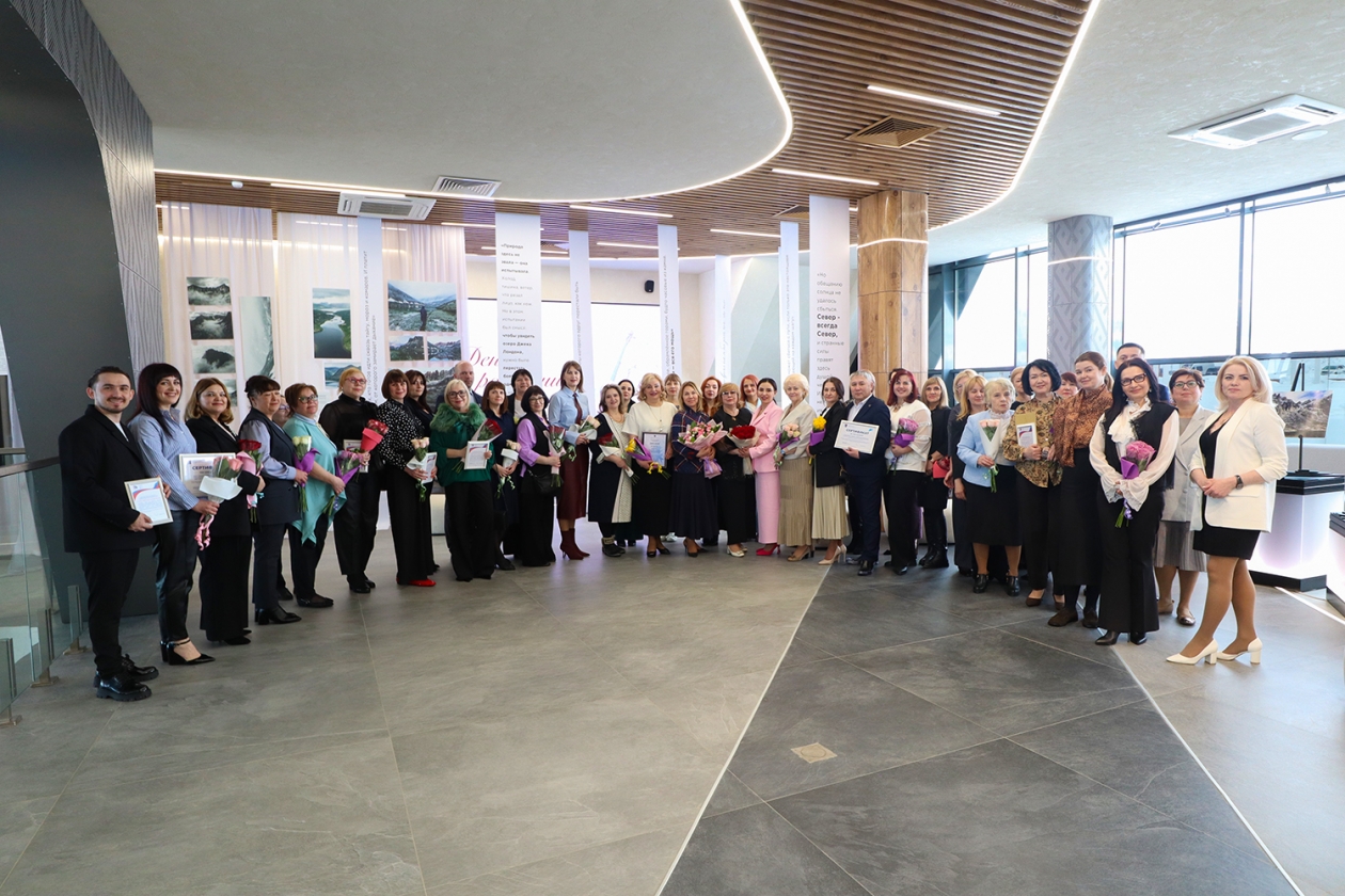 В Магаданской области наградили работников сферы культуры Источник