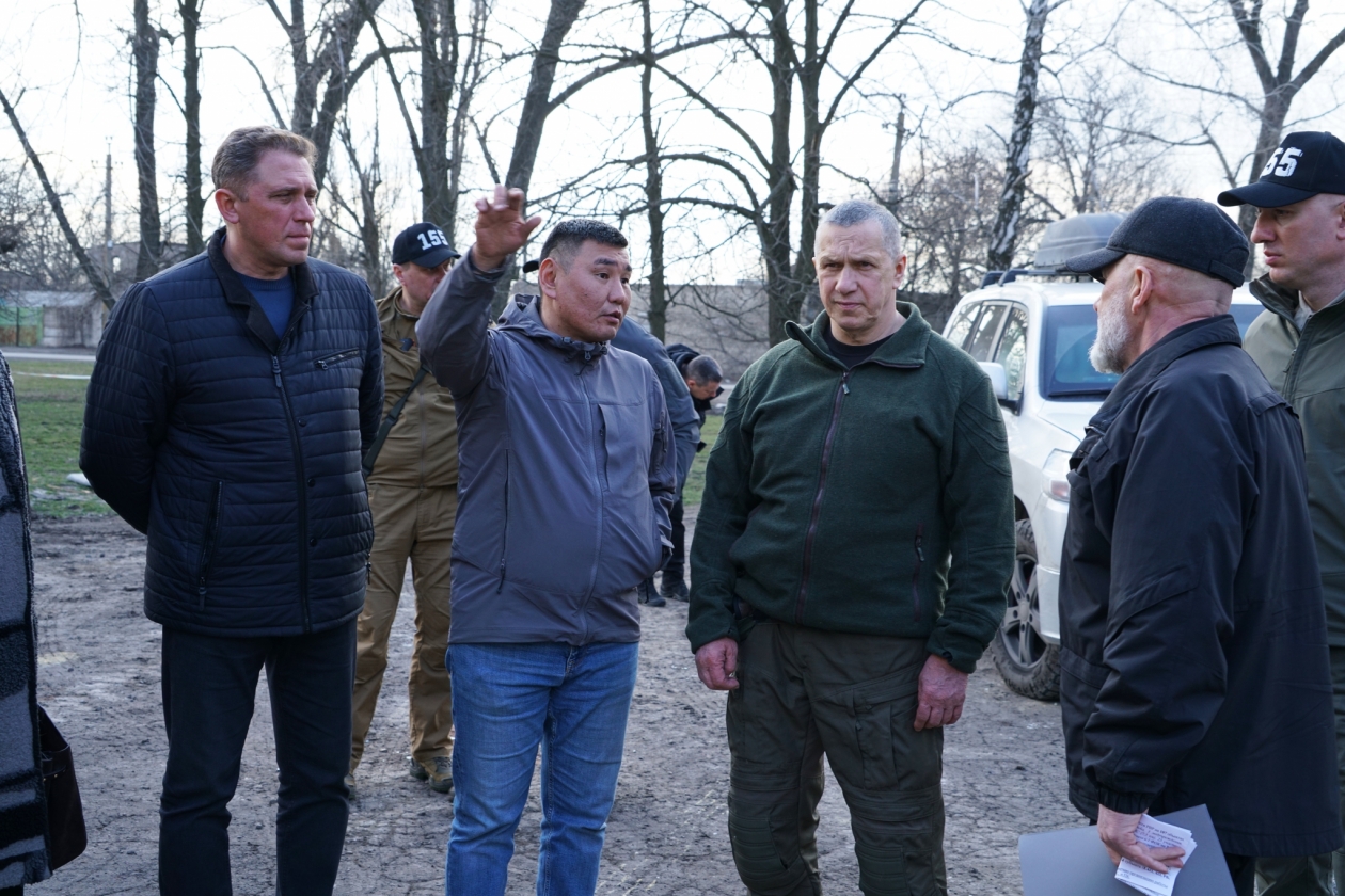 Юрий Трутнев проверил ход восстановительных работ на подшефных ДФО территориях ДНР Источник