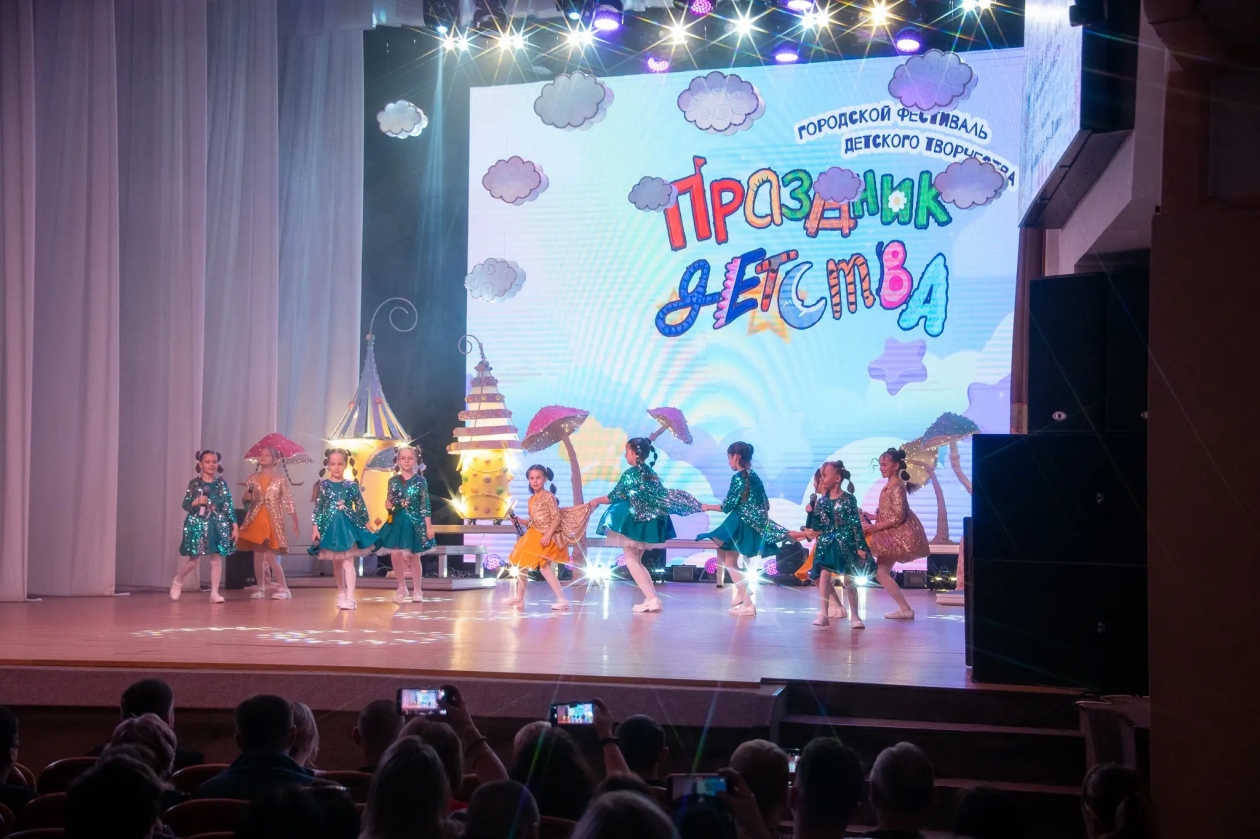 Калейдоскоп талантов объединил &quotПраздник детства&quot в Магадане Источник