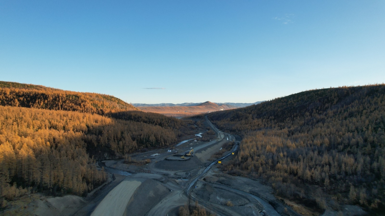 На автодороге &quotАвенирыч — Сеймчан&quot продолжится строительство моста Источник