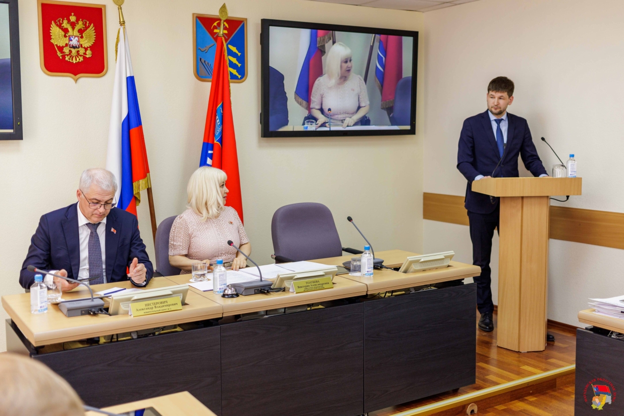 Состоялось заседание комитета по госстроительству и местному самоуправлению Источник