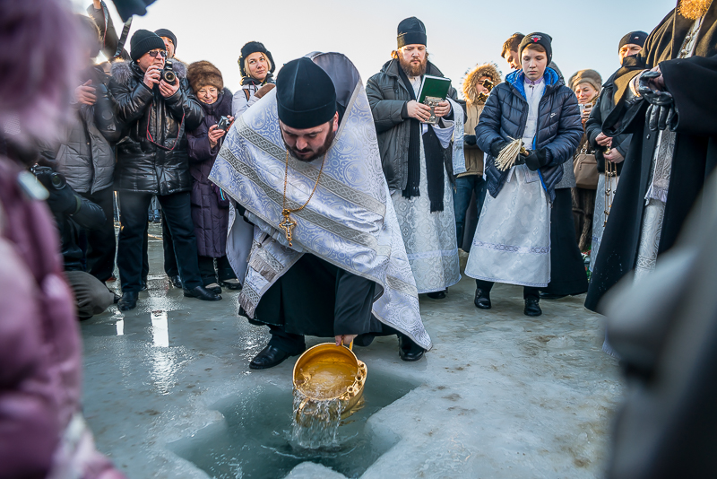 Чин освящения морской стихии в бухте Нагаева, Фото с места события собственное
