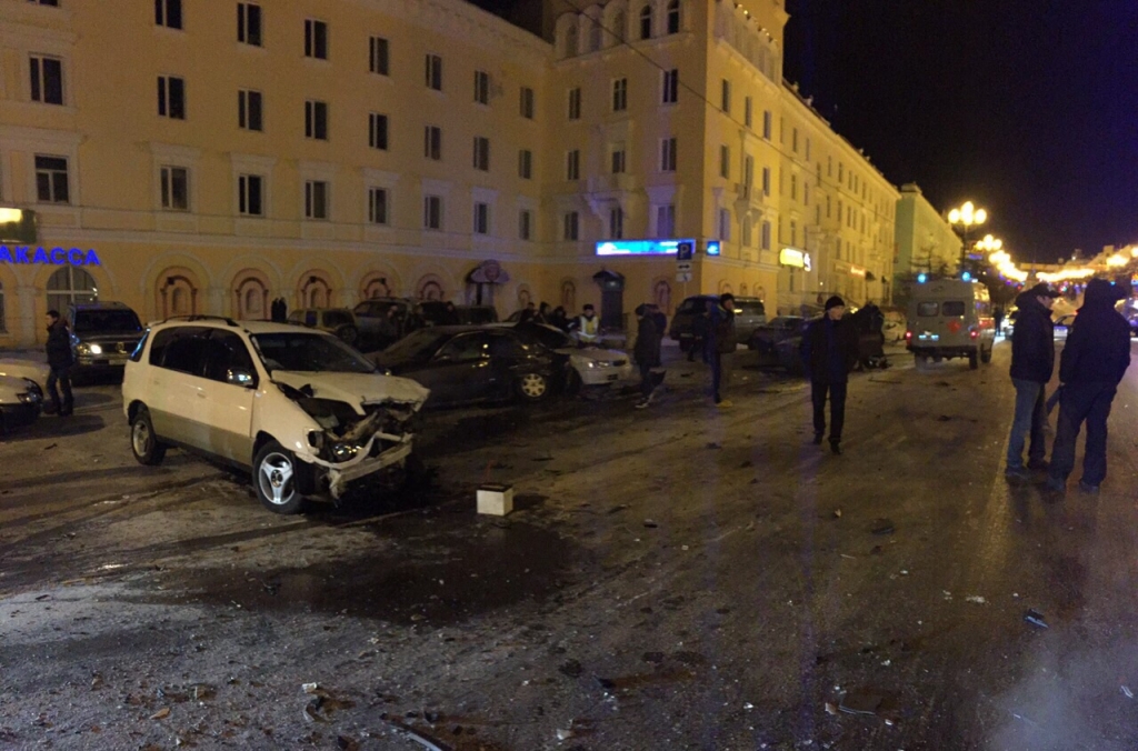 Шоферы двух машин и пассажир в результате ДТП с различными травмами оказались на больничной койке, Фото с места события из других источников