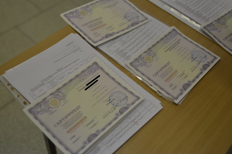 40 иностранцев получили сертификаты об успешной сдаче комплексного экзамена по русскому языку, истории и праву, Фото с места события собственное