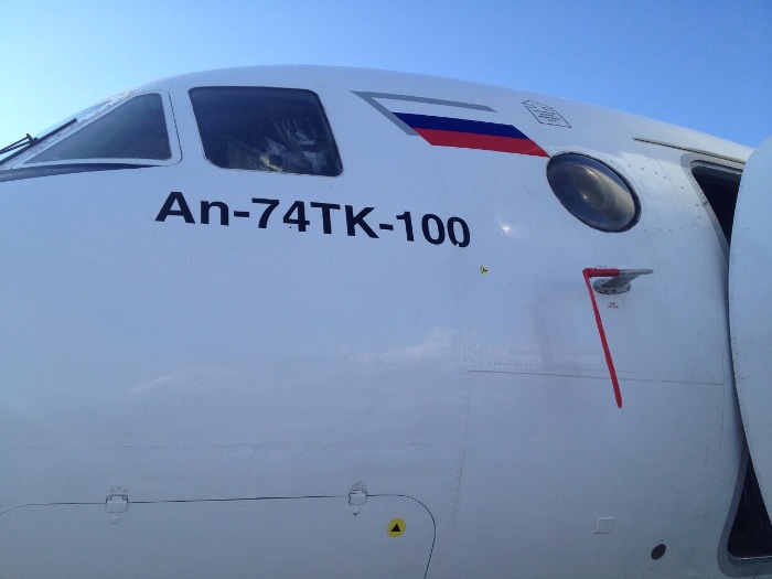 Во время набора высоты у Аn-74 сработал датчик выравнивания вспомогательной силовой установки, и лайнер вернулся в воздушную гавань вылета, Фото с места события из других источников