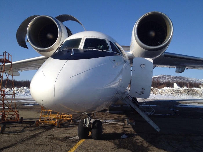 Аварийную посадку совершил 23 марта самолет Ан-74ТК-100 в аэропорту Магадана, Фото с места события из других источников