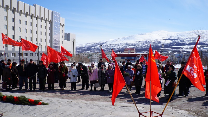 Около 60-ти магаданских коммунистов собрал митинг в честь Дня рождения Владимира Ленина, Фото с места события собственное