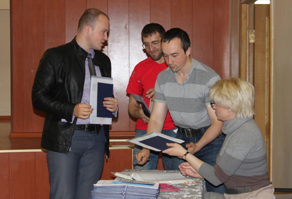Большинство студентов еще во время учебы рекрутируют для работы на горно- и золотодобывающие предприятия региона