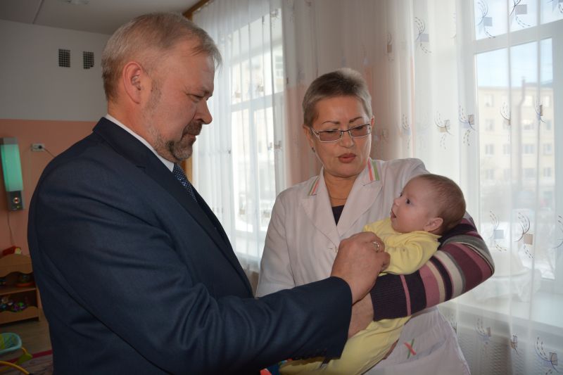Зампредседателя Магаданской областной Думы провел встречу с коллективом Дома ребенка