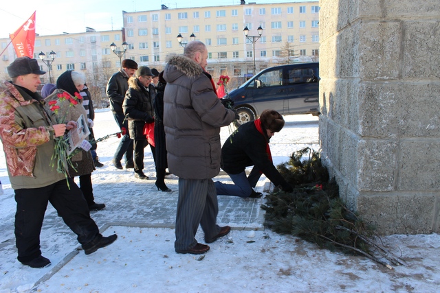 Возложение цветов