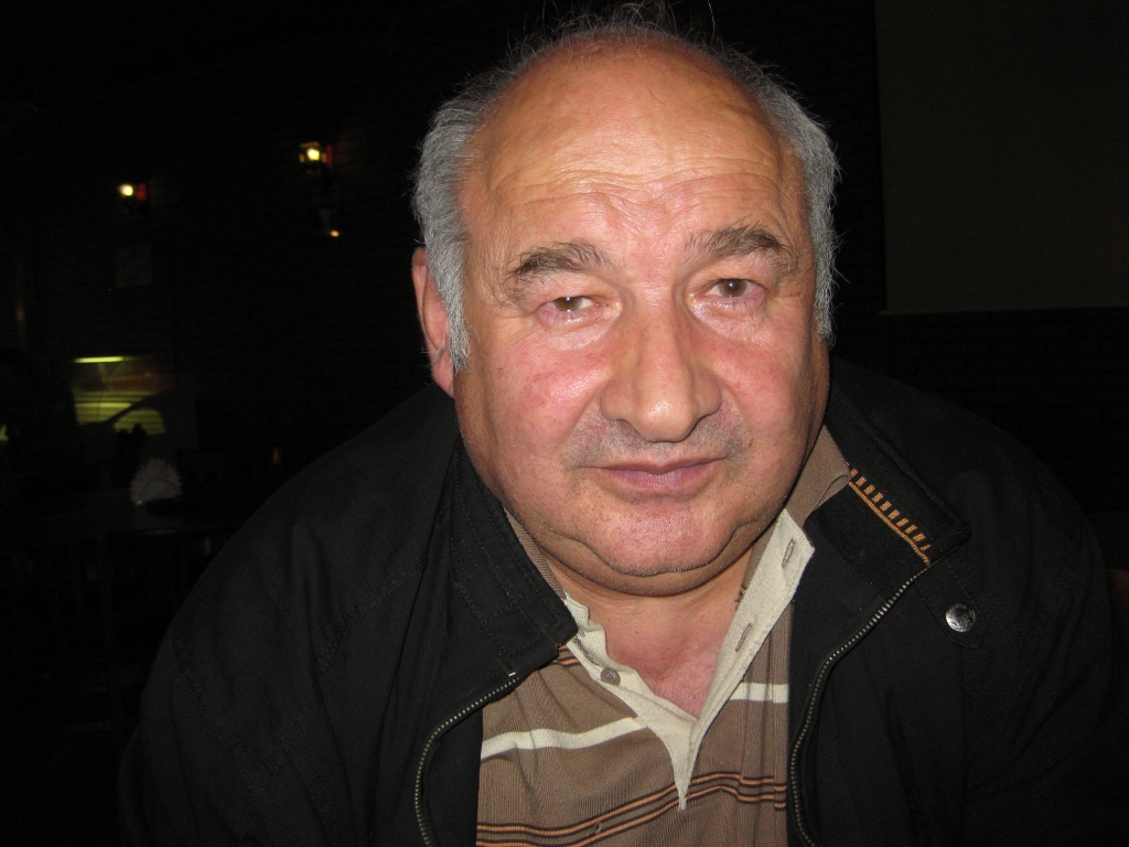 Наставник футбольного клуба "Зеленый остров" Мустафа Бузуркиев