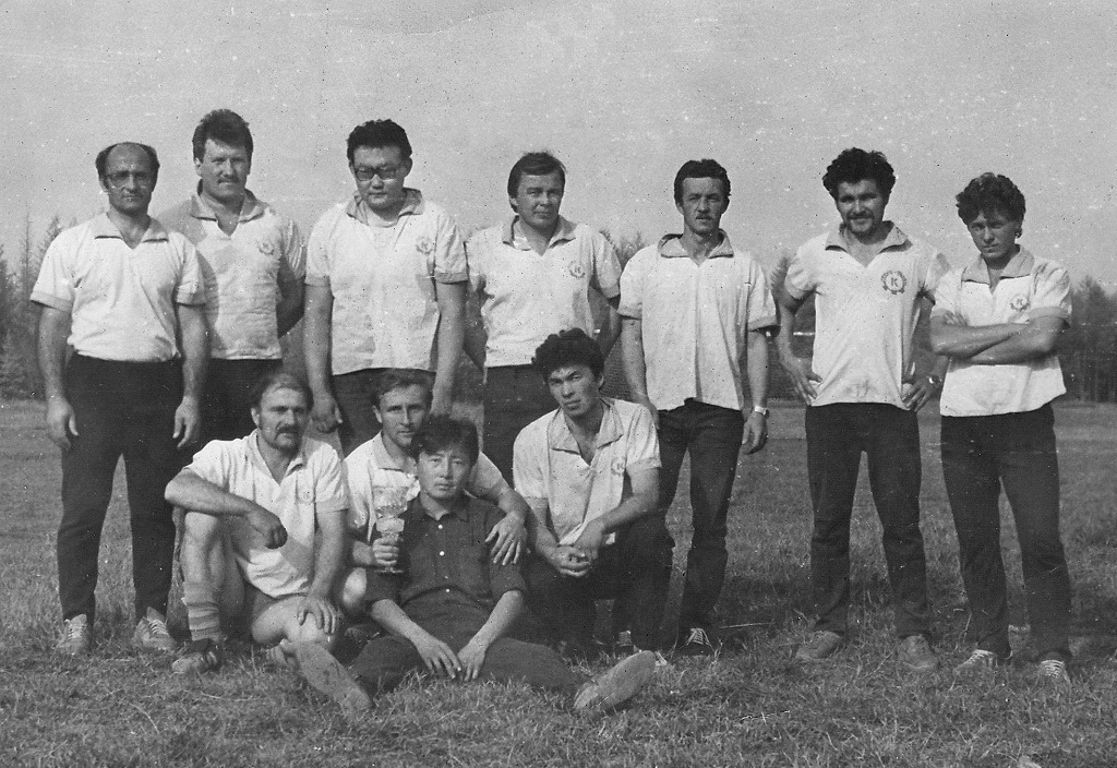 Футбольная команда Колос (село Колымское, Среднеканский район). 1985-й год. Сергей Сергеев