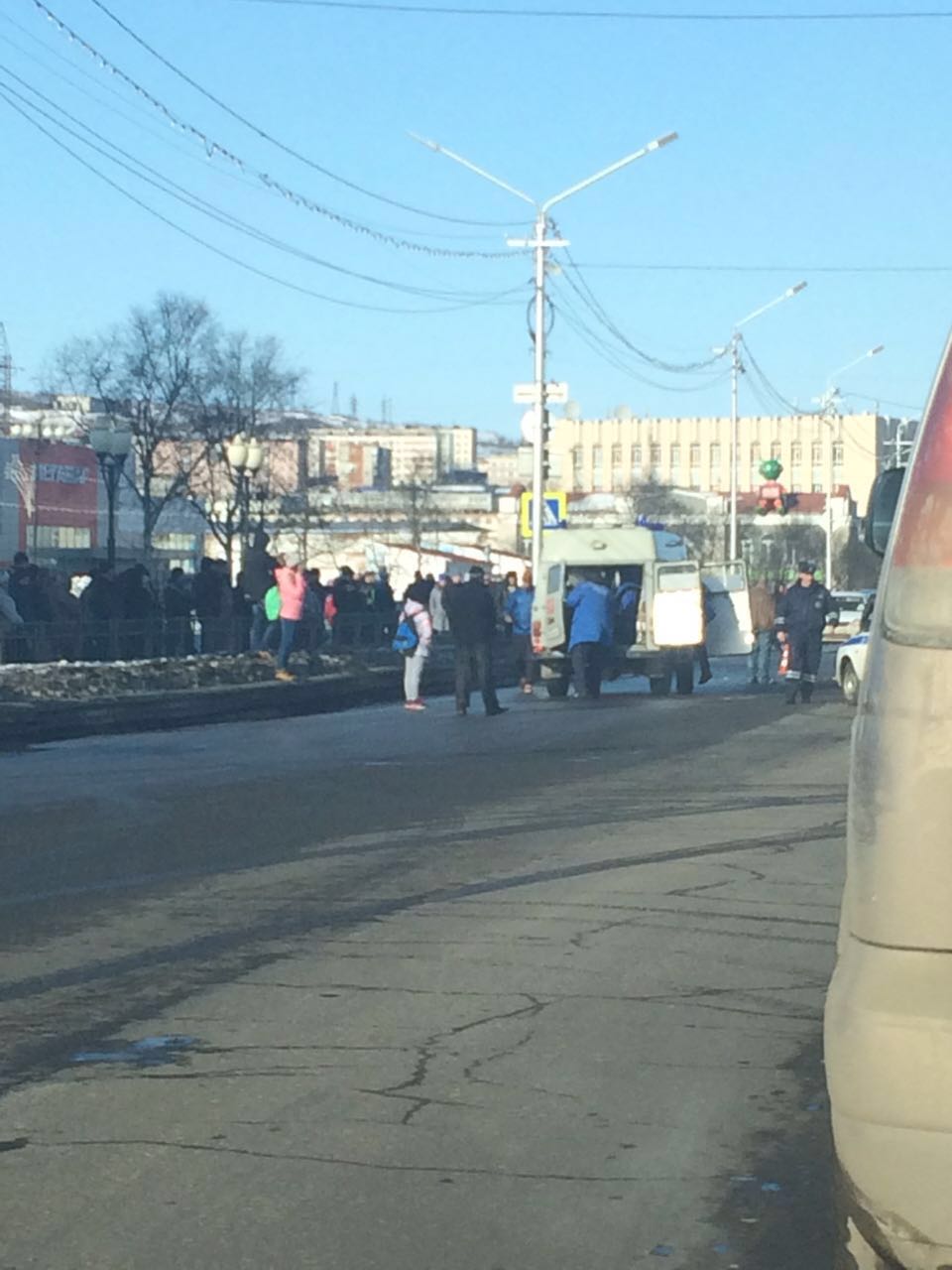 Джип сбил двух человек в центре Магадана