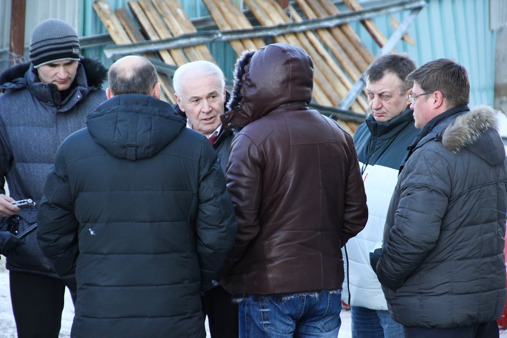 Губернатор Магаданской области Владимир Печеный проинспектировал завершение строительства двух домов в столице Колымы