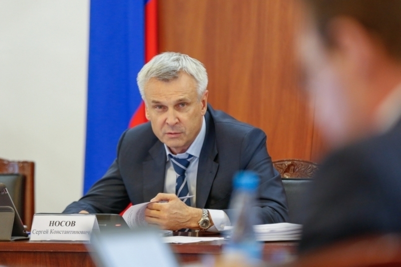 Сергей Носов раскритиковал темпы вакцинации и выполнение санитарных требований на Колыме