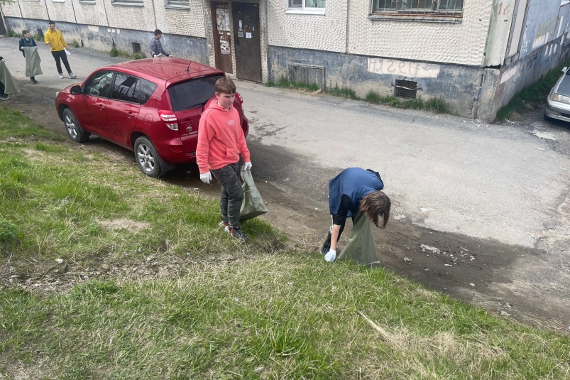 Детский трудовой отряд гимназии № 13 приступил к работе в Магадане