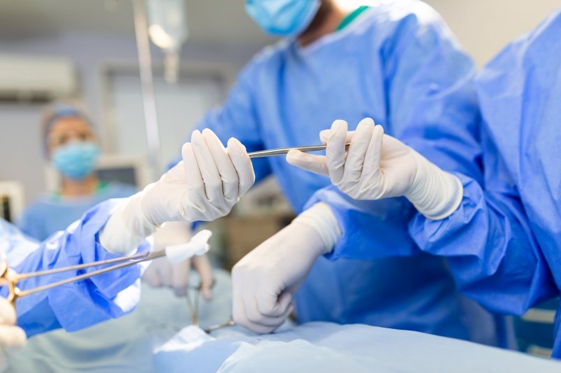 Магаданского хирурга будут судить за смерть пациента после операции