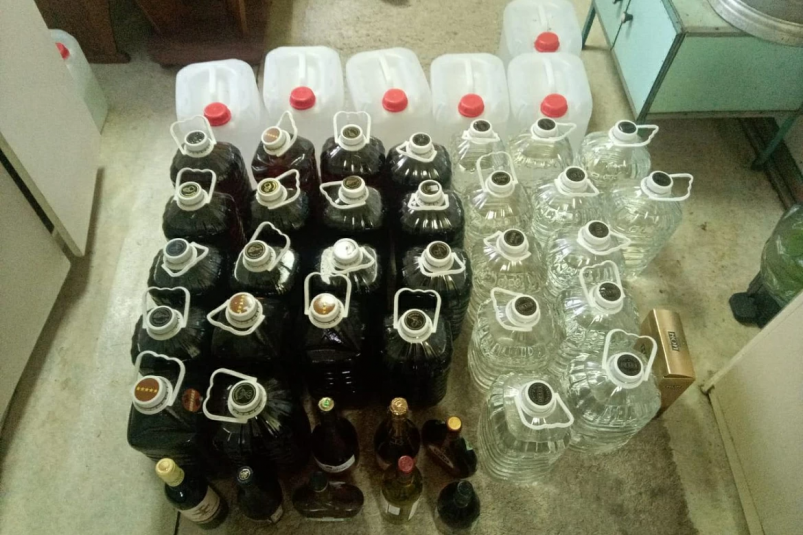 В Магадане изъяли крупную партию кустарного алкоголя