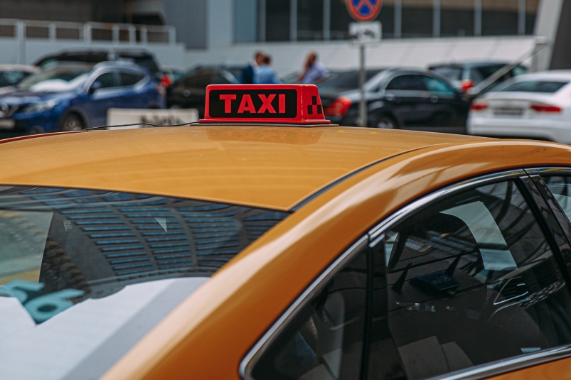 ФАС пытается снизить цены на поездки в “Яндекс Такси”