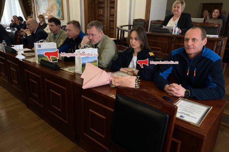Экипаж, который эвакуировал пострадавших на Ми-8, наградили в Магадане