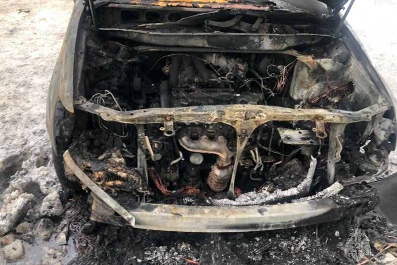 Автомобиль Lexus сгорел на улице Арманской в Магадане.