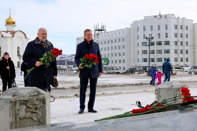Сергей Абрамов и Андрей Зыков возложили цветы в память о погибших в результате теракта в Подмосковье