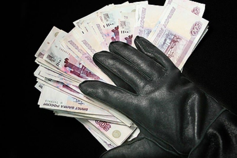 Жительница Магадана похитила 615 тысяч рублей со счета родственника