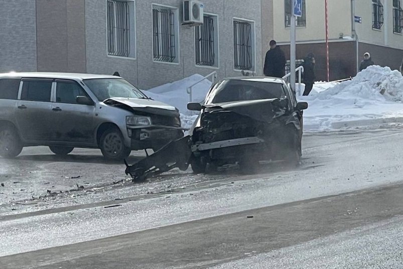 В Магадане в результате ДТП на улице Якутской пострадали два человека