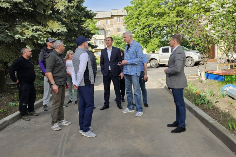 Губернатор Сергей Носов с рабочим визитом посетил подшефную Ждановку
