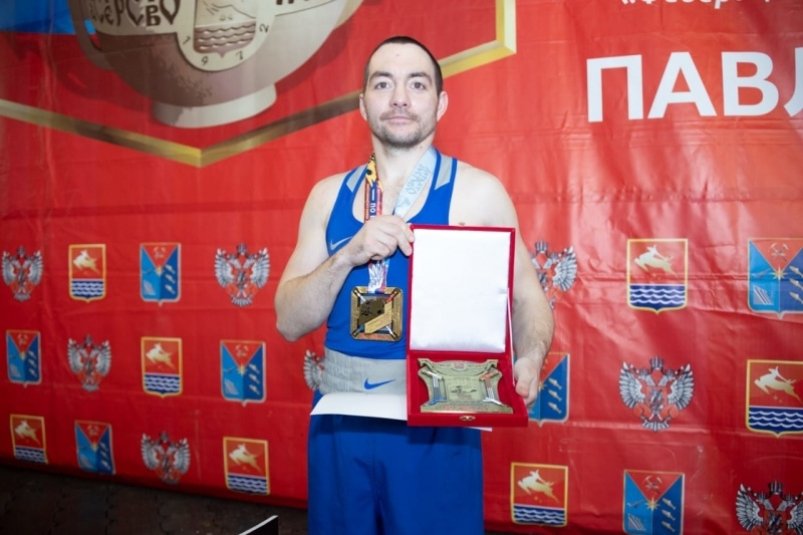 Пожарный из Магадана Артем Мирзаев стал победителем турнира по боксу