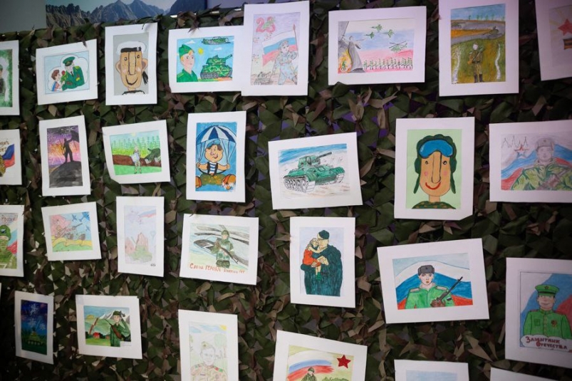 Рисунки юных колымчан разместят на медиафасадах Магадана