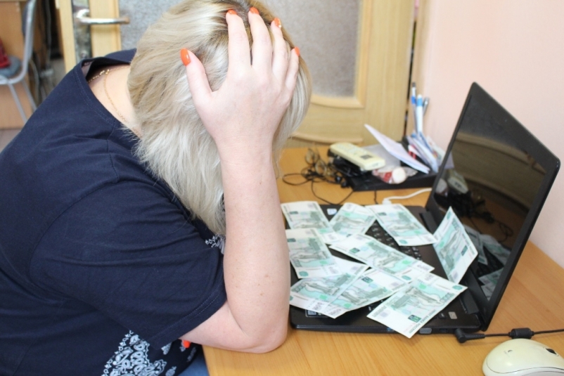 Жительница Колымы лишилась более 90 тысяч рублей, доверившись 