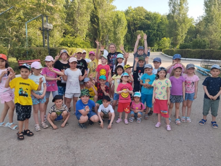 Воспитанники детских домов Магадана и Олы отправились в Крым