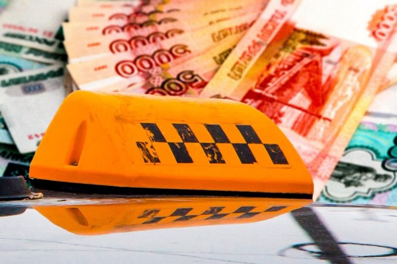 В Магадане таксист похитил свыше 200 тысяч рублей с банковской карты пассажира