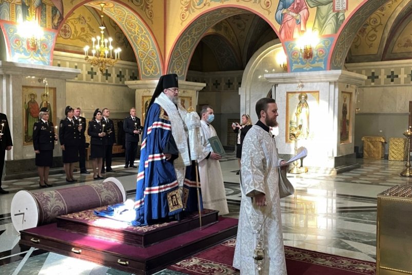 В Свято-Троицком Кафедральном Соборе прошла Божественная литургия в честь УМВД