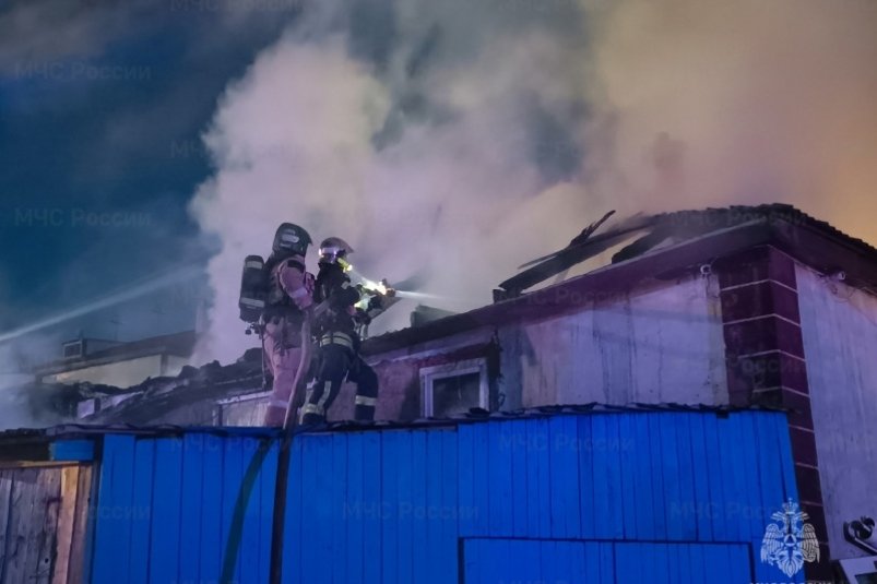 В Магадане пожарные ликвидировали загорание частного дома