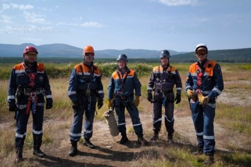 На Колыме спасатели МЧС России провели тренировку по десантной подготовке