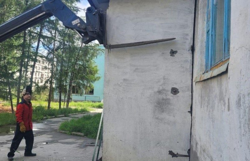 В Синегорье отремонтирован вход в подъезд жилого дома № 1 на улице Энергетиков