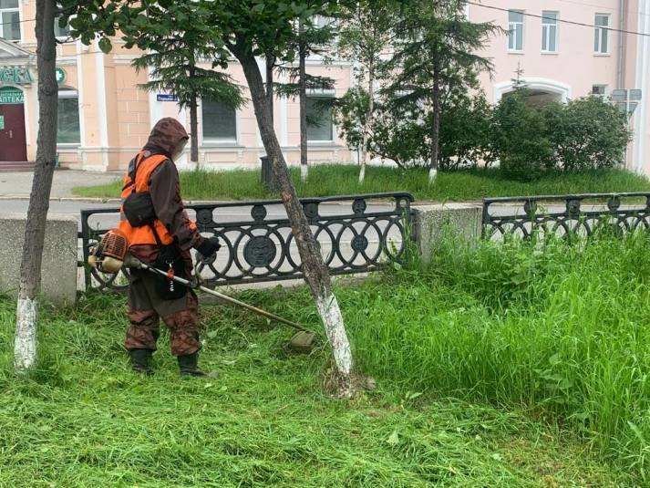 В Магадане продолжается текущая уборка центральных и отдаленных районов