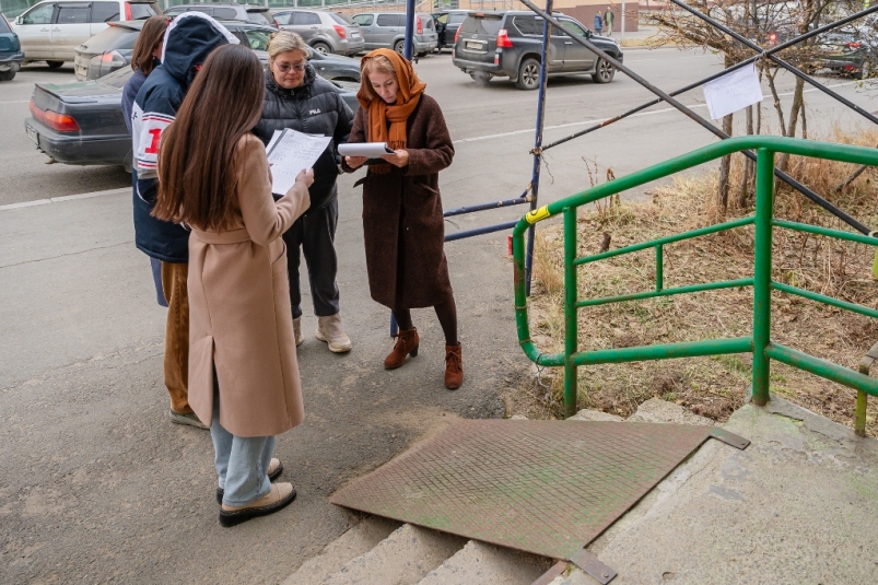 В Магадане проверяют доступность объектов для людей с особенностями здоровья